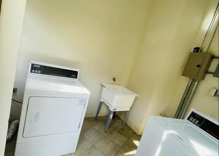 Charming Nook Second Floor With Rooftop